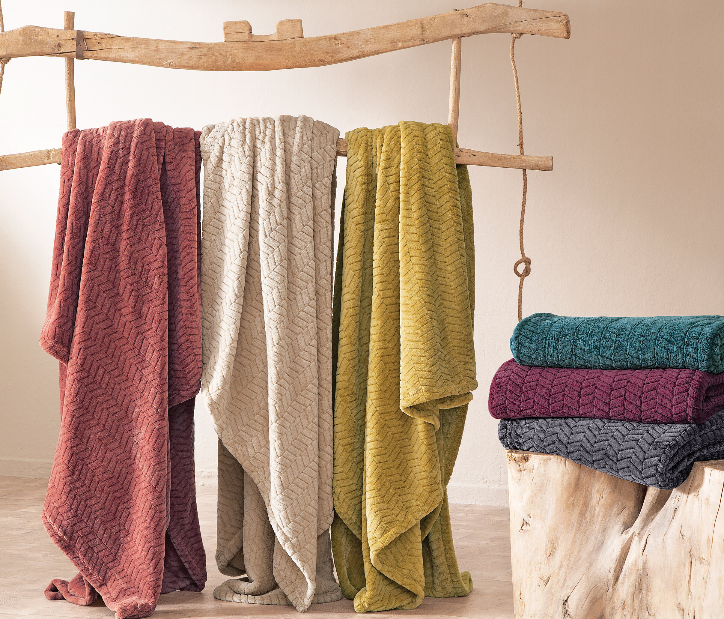 Queen Size Joy Wellsoft Blanket - Greenery - Image 3